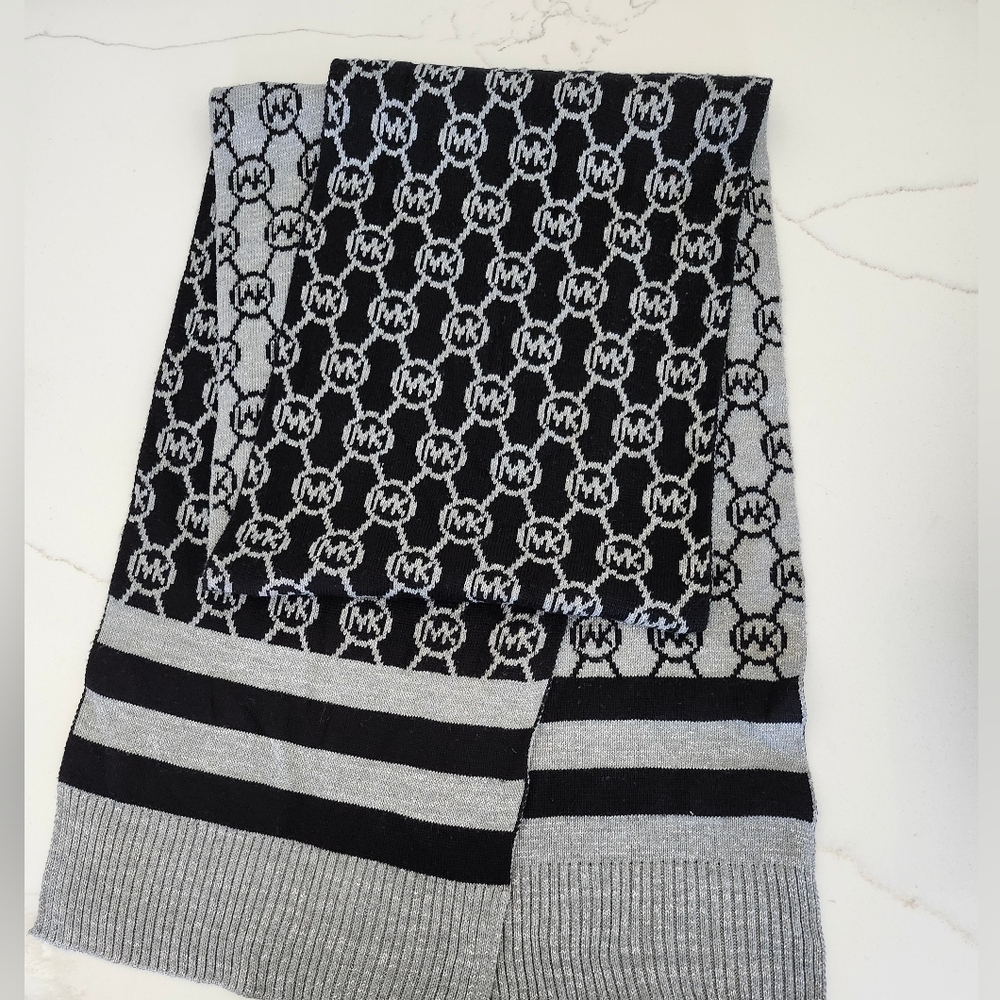NWT Michael Kors Reversible Scarf
